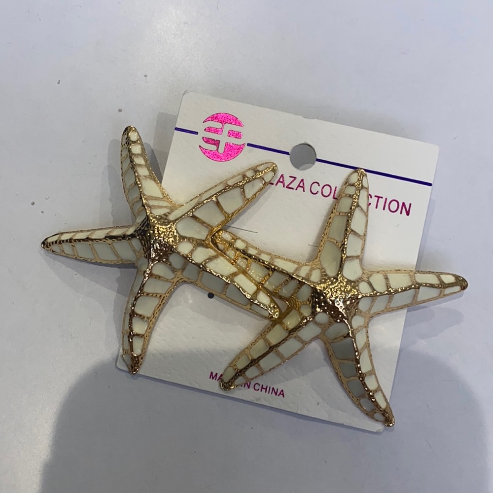 Starfish shaped Earrings, white and gold